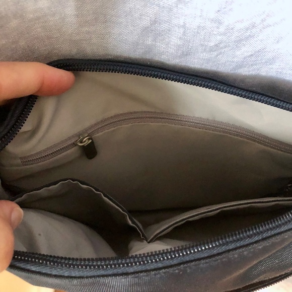 Travelon Anti-Theft Small Crossbody Purse - Picture 3 of 16